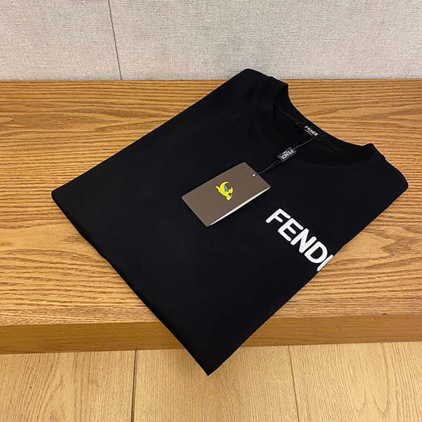 フェンディ 半袖Tシャツ コピー ロゴ刺繍 feo10091